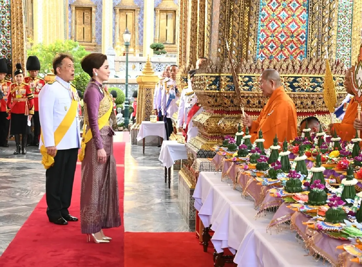 ในหลวง-พระราชินี เสด็จฯ ไปในการพระราชพิธีมหามงคลเฉลิมพระชนมพรรษา 4 รอบ