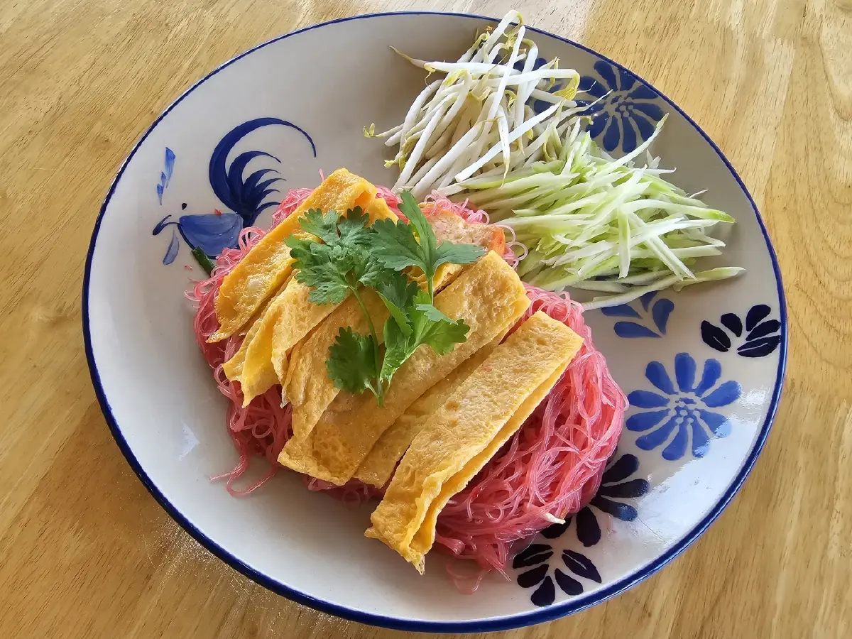 ‘บ้ายอ ก๋วยเตี๋ยวต้มยำ’ พระเอก ‘มิกค์ ทองระย้า’ การันตีความอร่อย