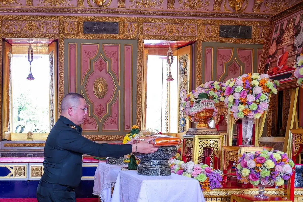 ทหารถวายสักการะ 'สมเด็จพระสังฆราช' โอกาสวันคล้ายวันประสูติ