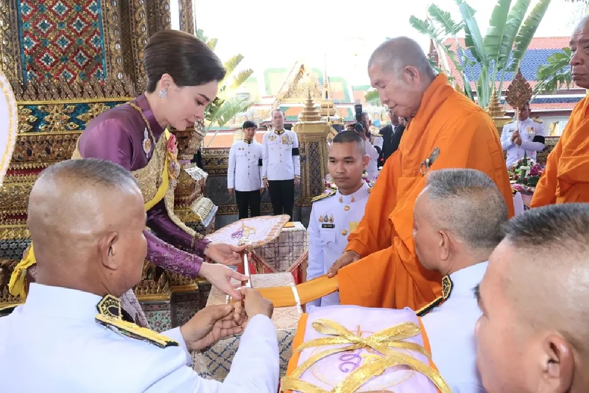 ในหลวง-พระราชินี เสด็จฯ ไปในการพระราชพิธีมหามงคลเฉลิมพระชนมพรรษา 4 รอบ