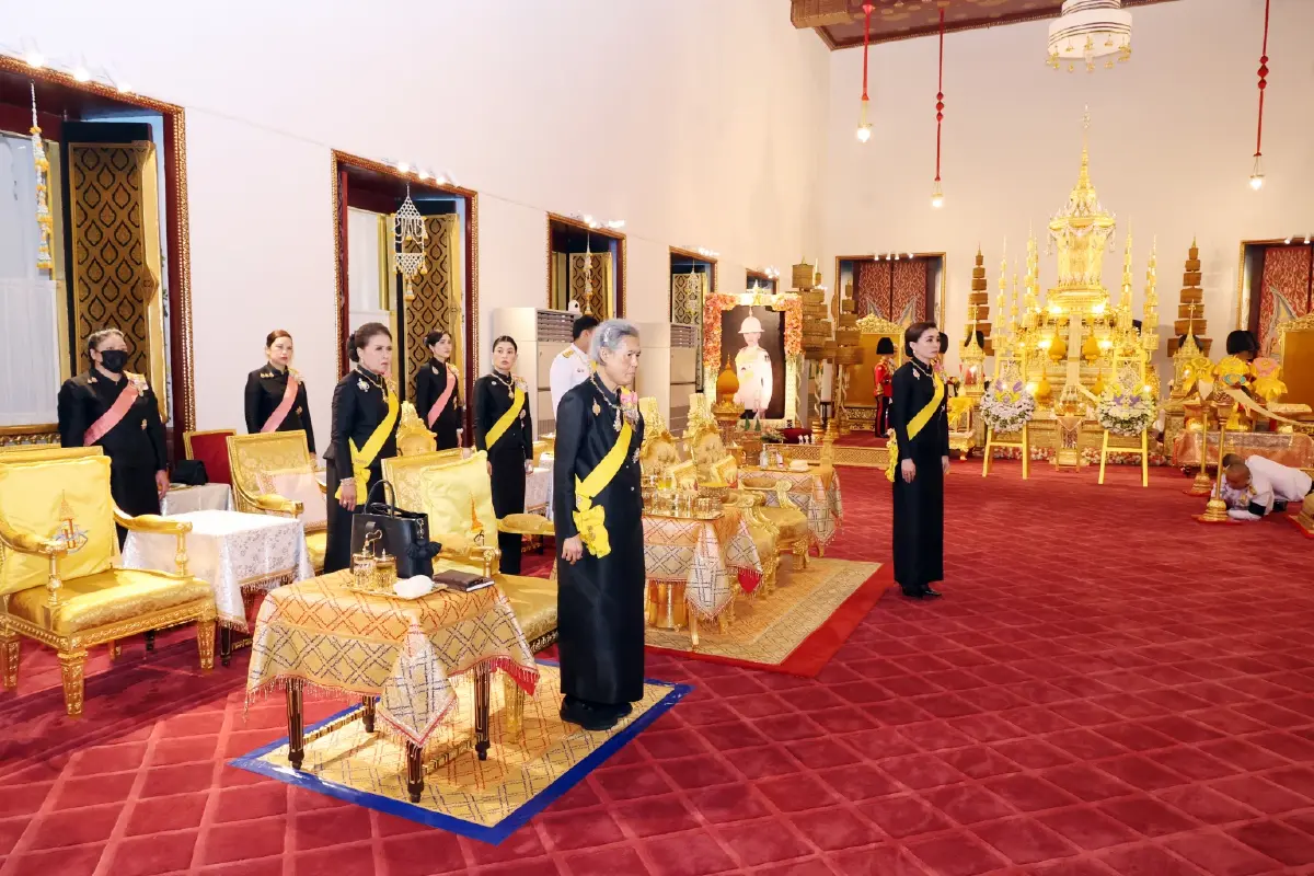 ในหลวง-พระราชินี พระราชทานน้ำสรงพระศพ สมเด็จพระเจ้าลูกเธอ เจ้าฟ้าพัชรกิติยาภาฯ
