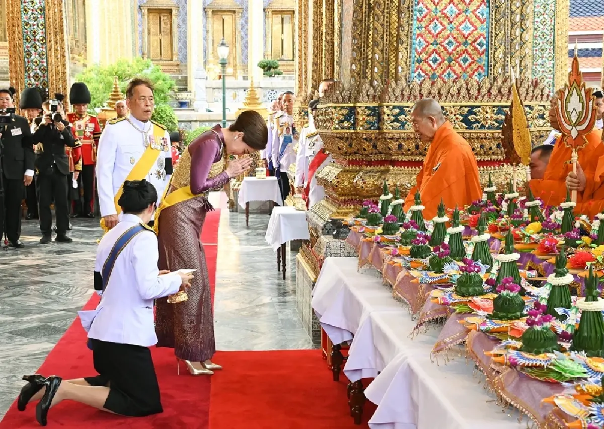 ในหลวง-พระราชินี เสด็จฯ ไปในการพระราชพิธีมหามงคลเฉลิมพระชนมพรรษา 4 รอบ