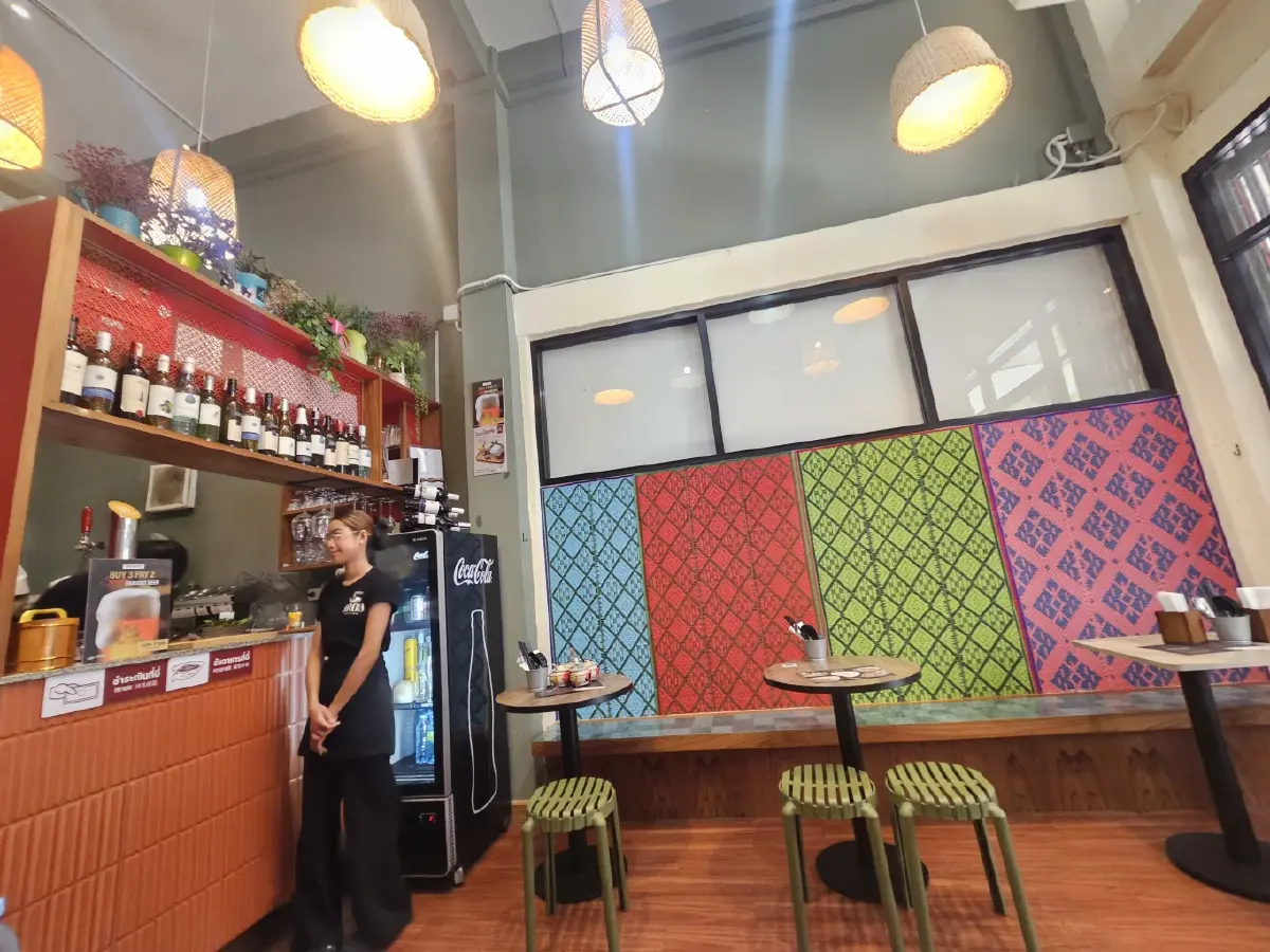 ‘ก๋วยเตี๋ยวเรือ’ ที่ ร้าน ‘Aroy Tatien’ น้ำซุปดีมีสมุนไพร 27 ชนิด