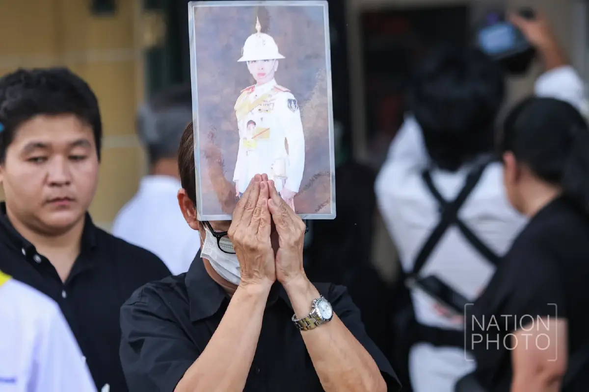 ในหลวง-พระราชินี เสด็จฯ นำขบวนเชิญพระศพ “เจ้าฟ้าพัชรกิติยาภาฯ” สู่พระบรมมหาราชวัง