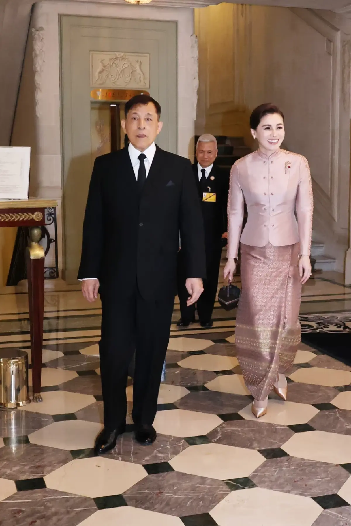 ภาพชุด ในหลวง-พระราชินี-เจ้าฟ้าสิริวัณณวรี เสด็จฯเยือนฝรั่งเศส