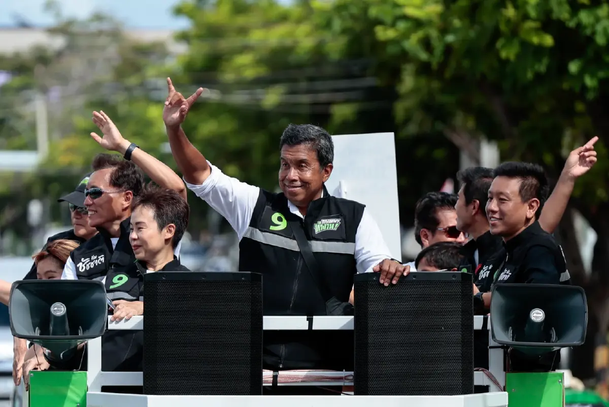 ‘ชัชชาติสไตล์’ แบ่งบท 2 ขา    ยุทธศาสตร์แทงกั๊ก ฉุดแต้ม สก.