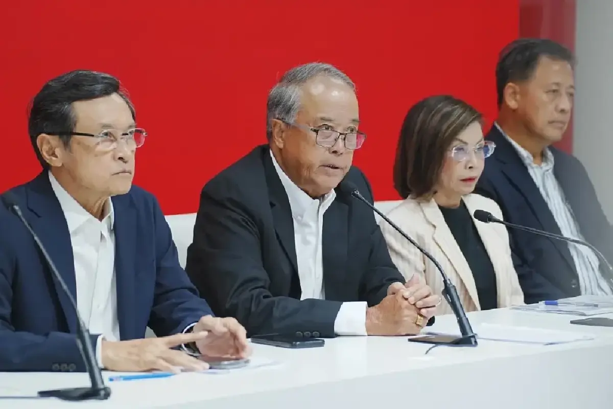 ‘2 ขั้ว’หักเหลี่ยมแก้รธน. ยกแรก‘ภท.-พท.’ไร้จุดร่วม  ‘ปชน.-ปชป.’แยกเดิน
