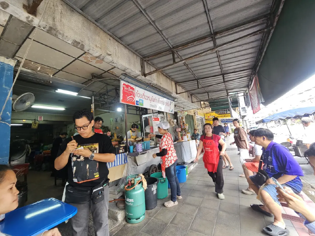 'โกวใหญ่' ก๋วยเตี๋ยวหมูต้มยำ เย็นตาโฟรสเด็ด แห่ง ลาดพร้าว-วังหิน