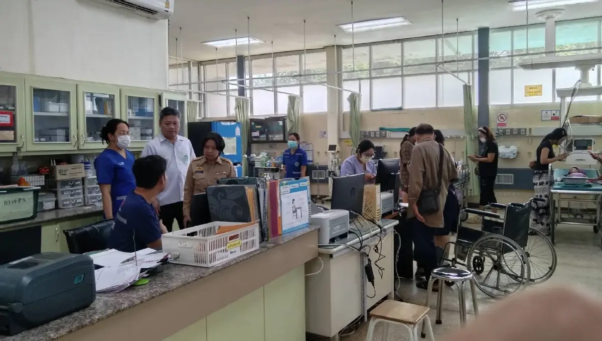 ด่วน รถบัสรับส่งพนักงานชนรถหกล้อรับส่งนักเรียน ล่าสุดเจ็บ 17 นำส่ง รพ. พื้นที่ปราจีนบุรี