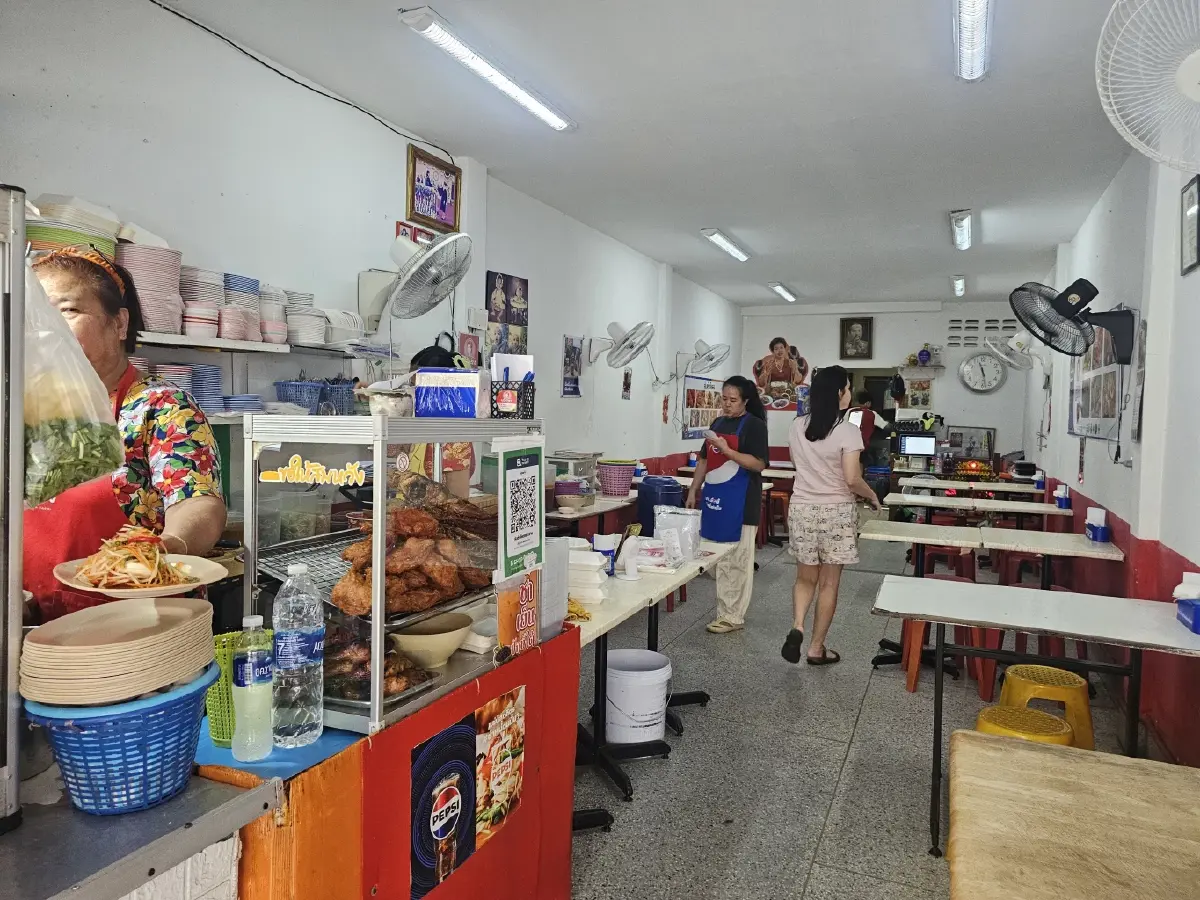 'เจ๊แดง สามย่าน' ตำนานร้านส้มตำมิชลินสตรีทฟู้ด  'คอหมูย่าง' นุ่มๆ