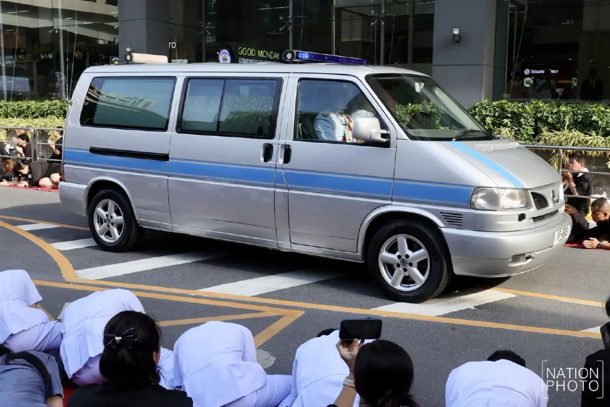 เคลื่อนพระศพ “เจ้าฟ้าพัชรกิติยาภาฯ” สู่พระบรมมหาราชวัง ท่ามกลางความอาลัยของพสกนิกร