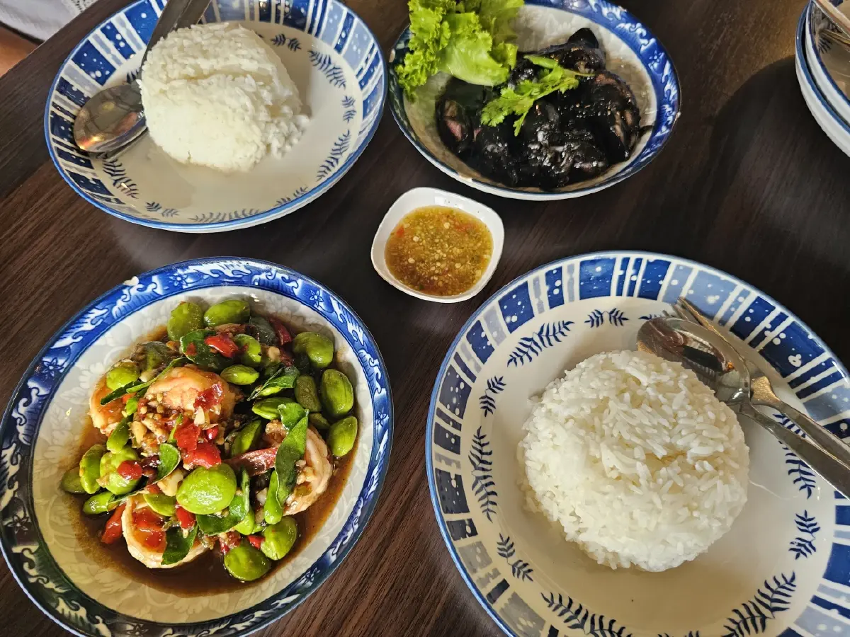 ‘กุ้งกะปิสะตอ’ อร่อยริมคลอง ต้องที่ร้าน ‘อาหารบ้านคุณเล็ก’