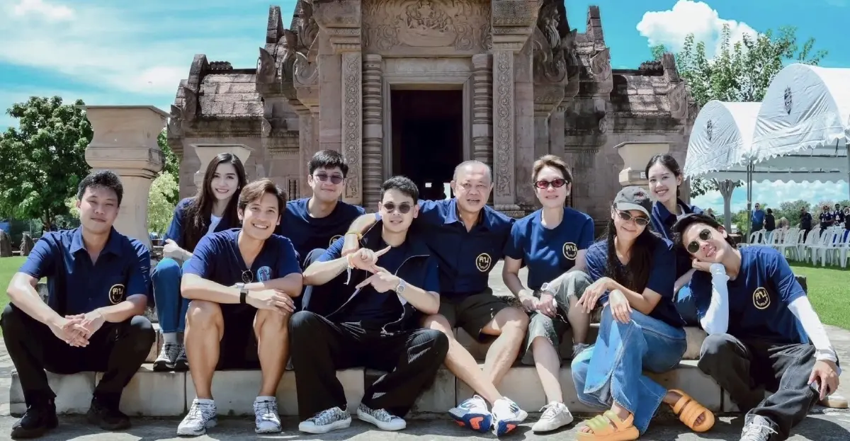 2 ผู้มากบารมี 2 ระบอบ จาก 'สว.สายชิน' สู่ 'สว.สีน้ำเงิน'