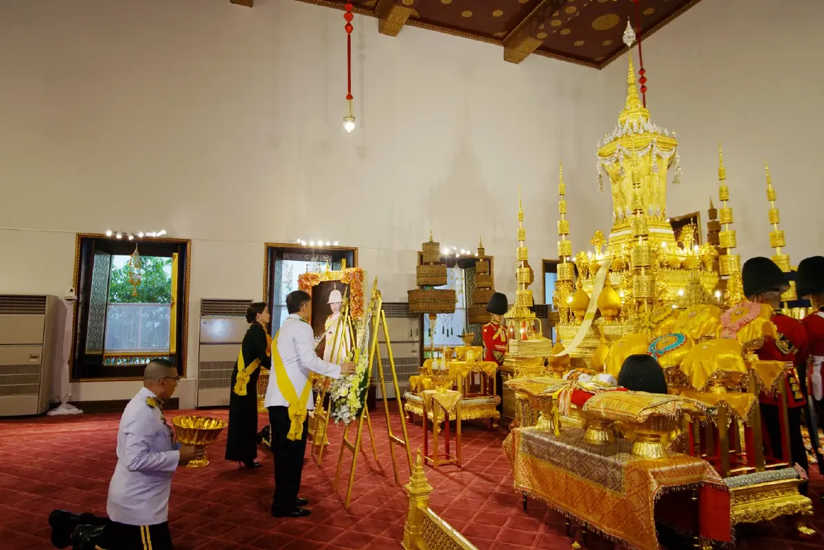 ในหลวง-พระราชินี พระราชทานน้ำสรงพระศพ สมเด็จพระเจ้าลูกเธอ เจ้าฟ้าพัชรกิติยาภาฯ