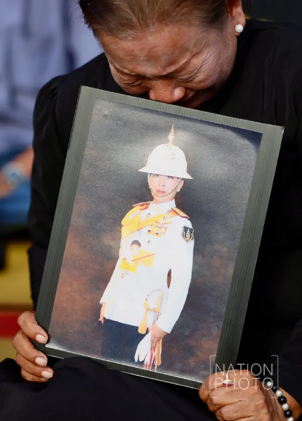 ในหลวง-พระราชินี เสด็จฯ นำขบวนเชิญพระศพ “เจ้าฟ้าพัชรกิติยาภาฯ” สู่พระบรมมหาราชวัง