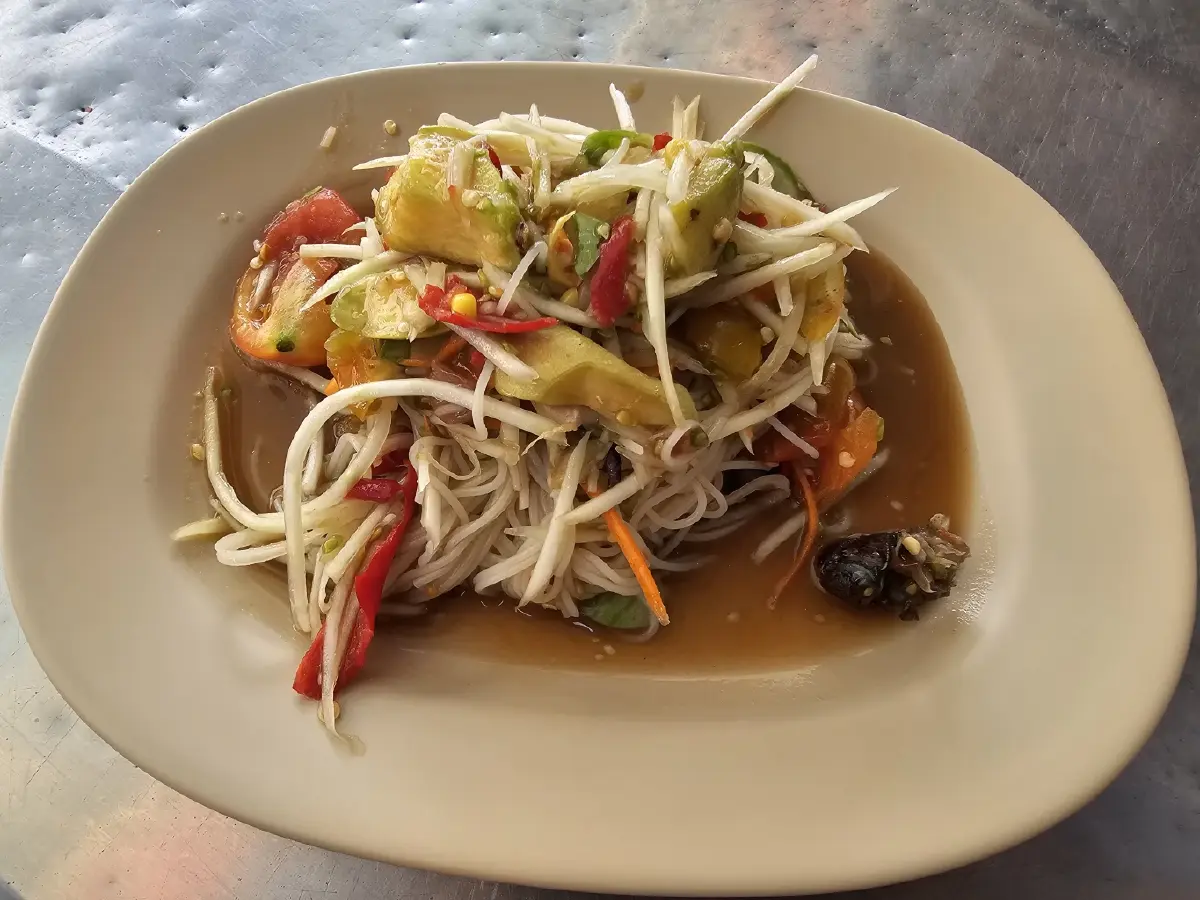 'เจ๊แดง สามย่าน' ตำนานร้านส้มตำมิชลินสตรีทฟู้ด  'คอหมูย่าง' นุ่มๆ