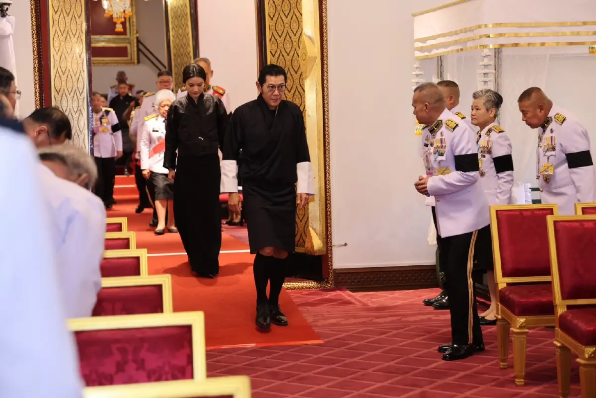 สมเด็จพระราชาธิบดี-พระราชินีแห่งภูฏาน ทรงวางพวงมาลาสักการะพระศพ เจ้าฟ้าพัชรกิติยาภา