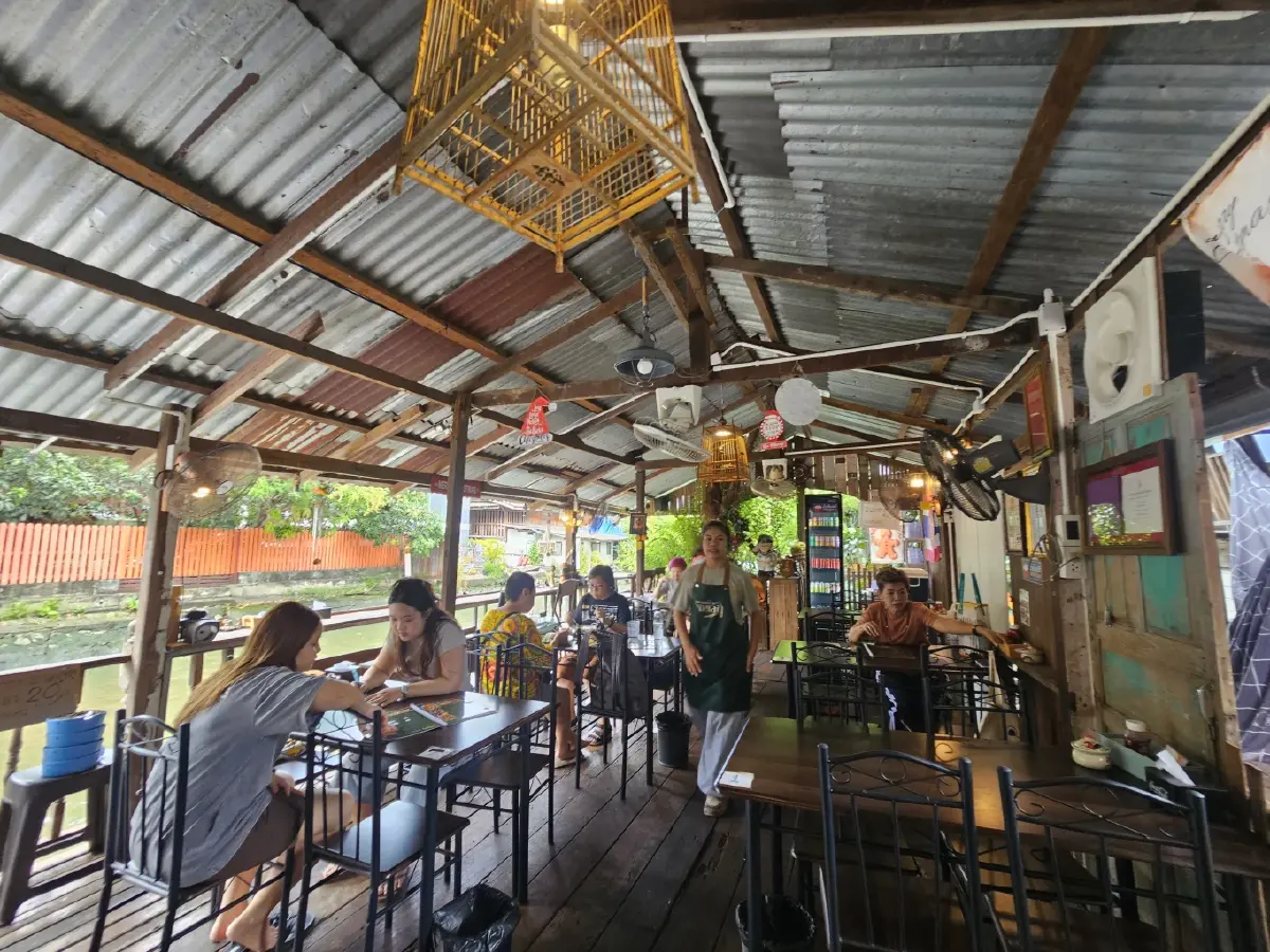 ‘กุ้งกะปิสะตอ’ อร่อยริมคลอง ต้องที่ร้าน ‘อาหารบ้านคุณเล็ก’