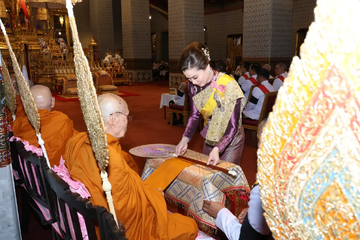 ในหลวง-พระราชินี เสด็จฯ ไปในการพระราชพิธีมหามงคลเฉลิมพระชนมพรรษา 4 รอบ