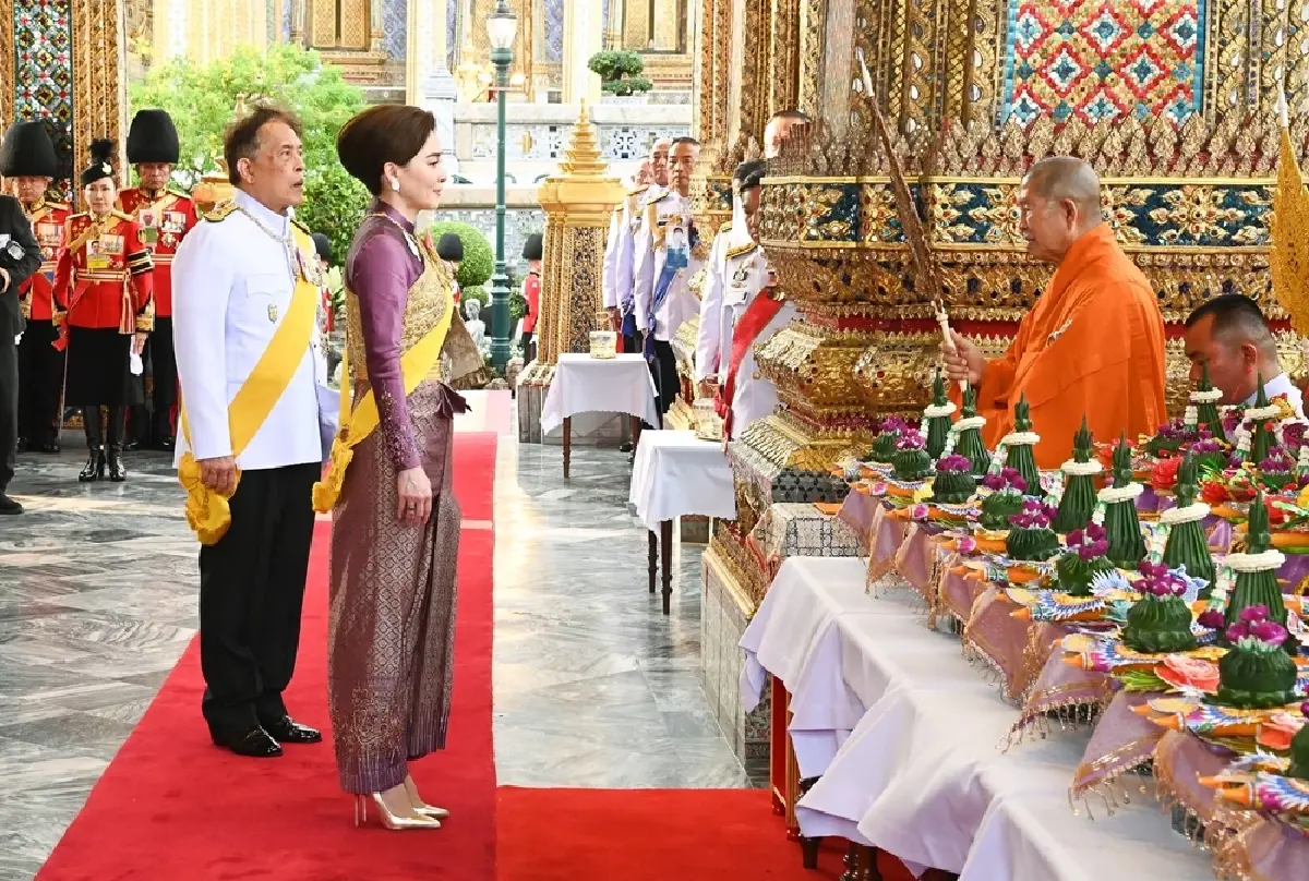 ในหลวง-พระราชินี เสด็จฯ ไปในการพระราชพิธีมหามงคลเฉลิมพระชนมพรรษา 4 รอบ