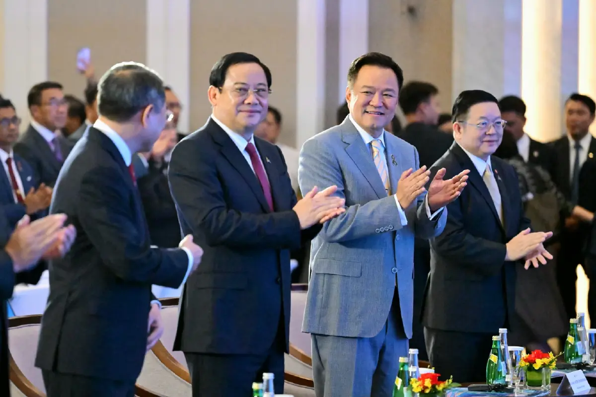 'อนุทิน' โชว์วิสัยทัศน์ ASEAN Future Forum ดันร่วมมือเศรษฐกิจ - ชูแลนด์บริดจ์ ยกระดับขนส่งอาเซียน