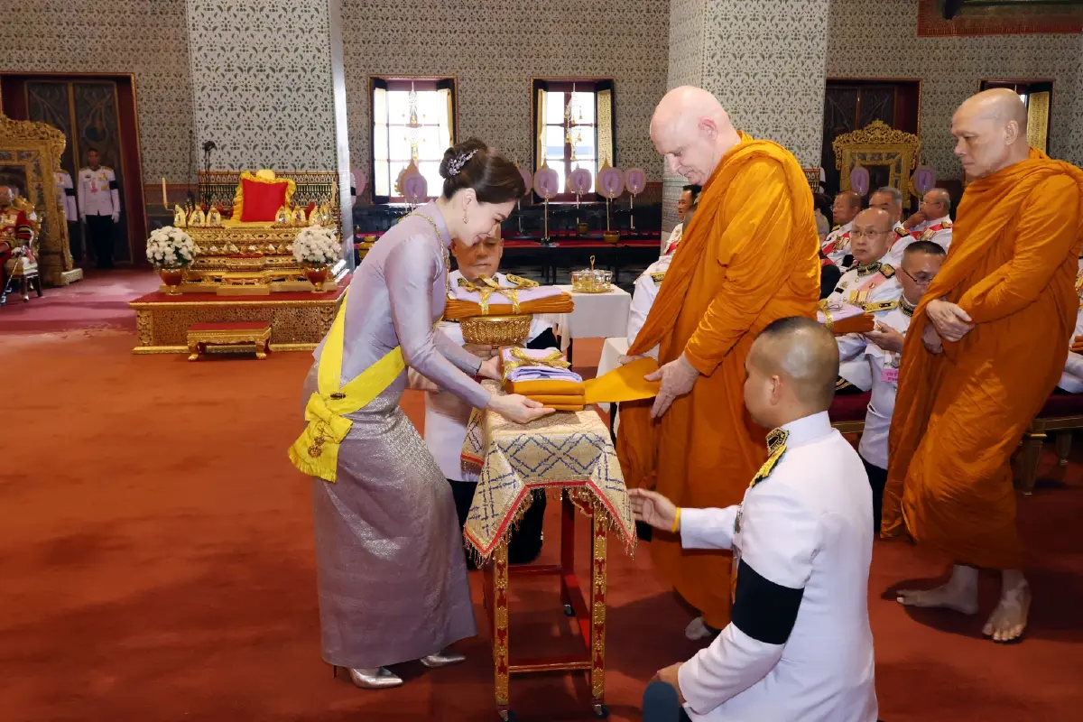 ในหลวง-พระราชินี เสด็จฯ ไปในการพระราชพิธีมหามงคลเฉลิมพระชนมพรรษา 4 รอบ