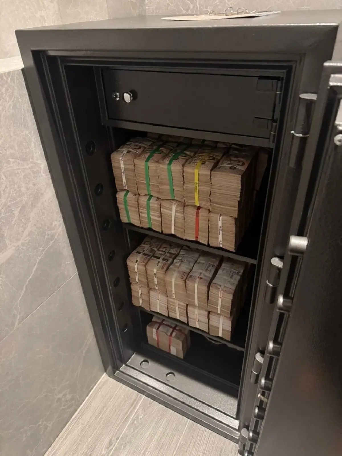 DSI ทลายเครือข่าย Forex ยึด 65 ล้าน คาดมี 'นักการเมือง-ดารา' เอี่ยว