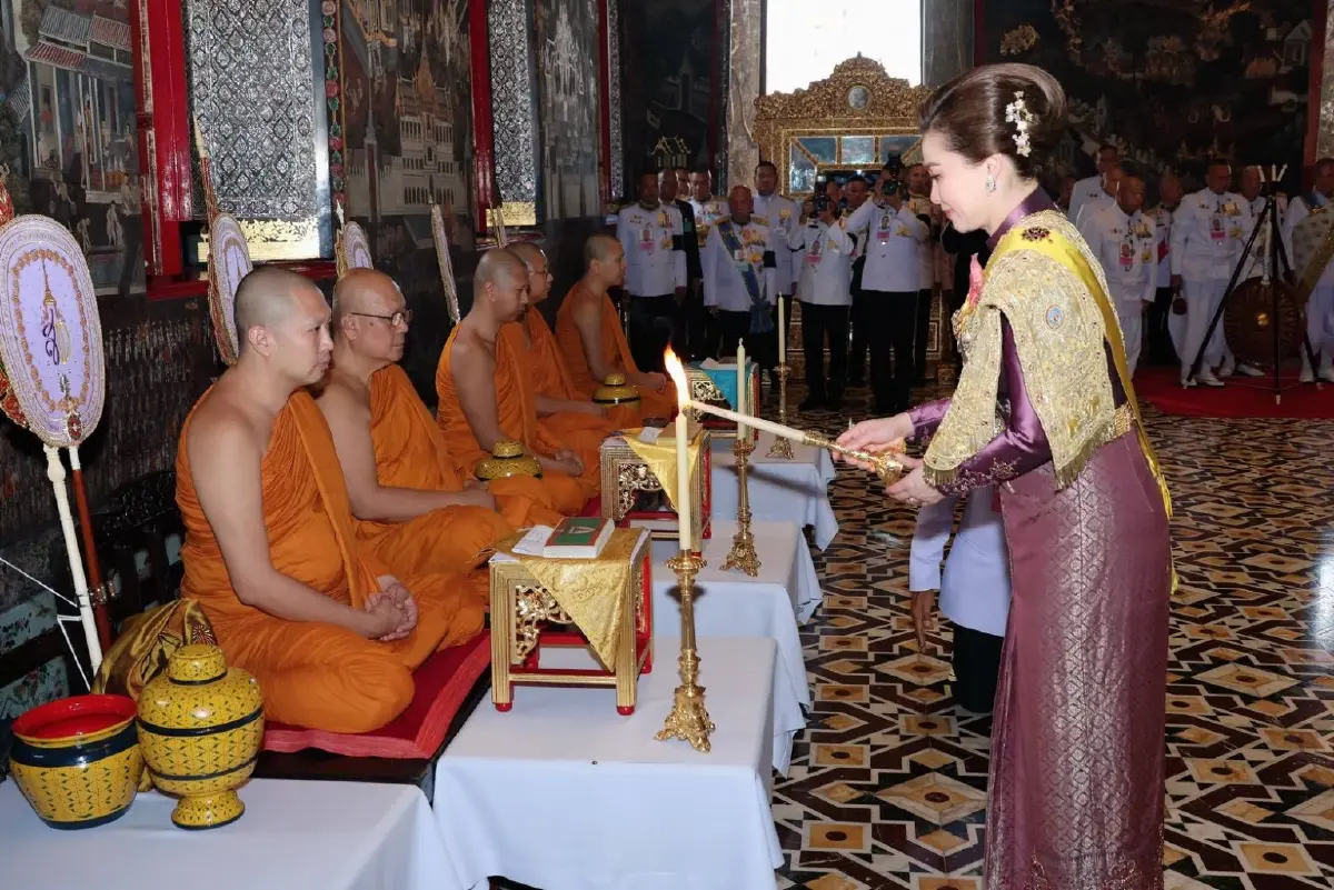 ในหลวง-พระราชินี เสด็จฯ ไปในการพระราชพิธีมหามงคลเฉลิมพระชนมพรรษา 4 รอบ