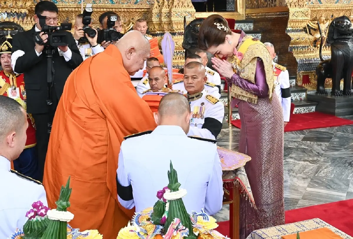 ในหลวง-พระราชินี เสด็จฯ ไปในการพระราชพิธีมหามงคลเฉลิมพระชนมพรรษา 4 รอบ