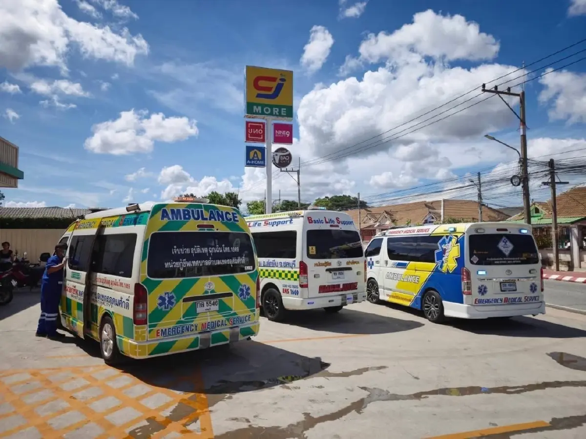 ระทึก! รถไฟฟ้า MG พุ่งเข้าร้าน CJ เจ็บ 3 เผยคนขับตาวัย 82