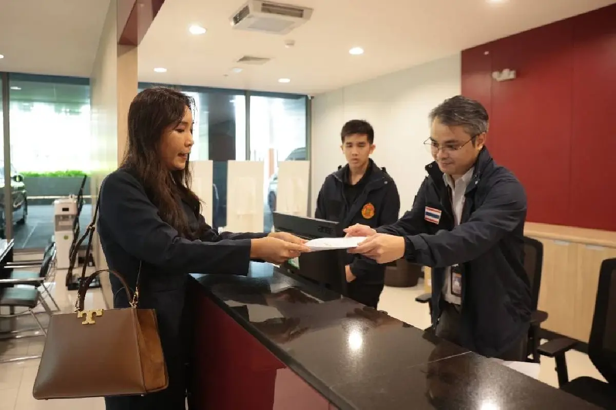 ปชน.ยื่นผู้ตรวจฯ สอบรัฐบาล ปมนำเงินกู้ 1.8 หมื่นล้านโปะบัตรคนจน