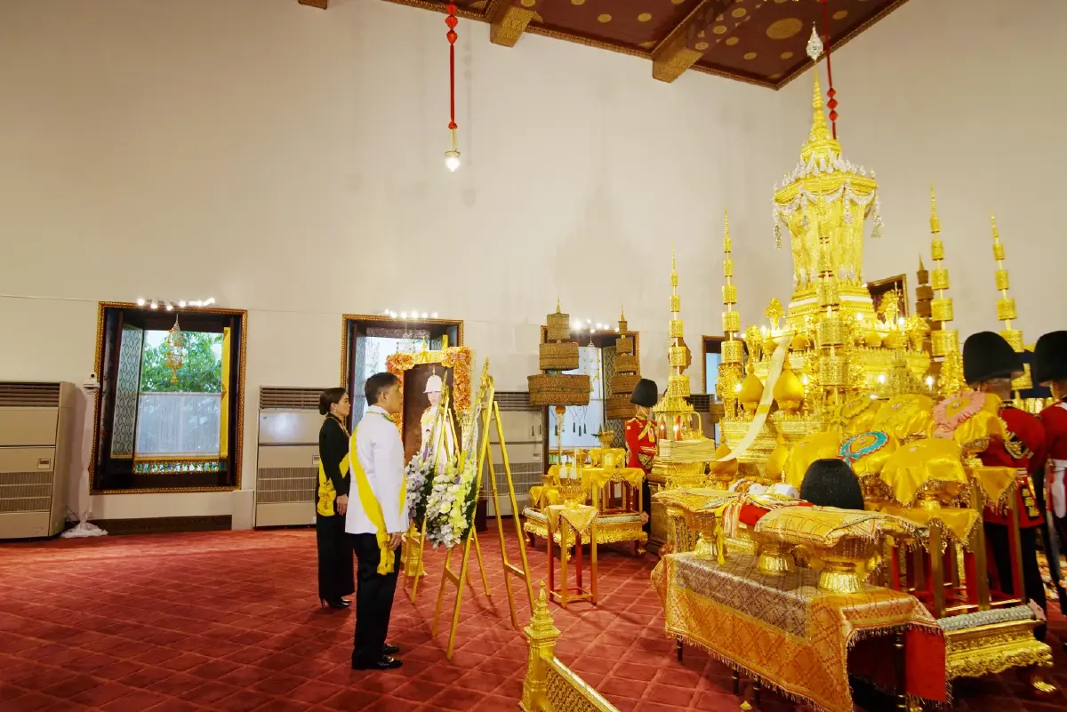 ในหลวง-พระราชินี พระราชทานน้ำสรงพระศพ สมเด็จพระเจ้าลูกเธอ เจ้าฟ้าพัชรกิติยาภาฯ