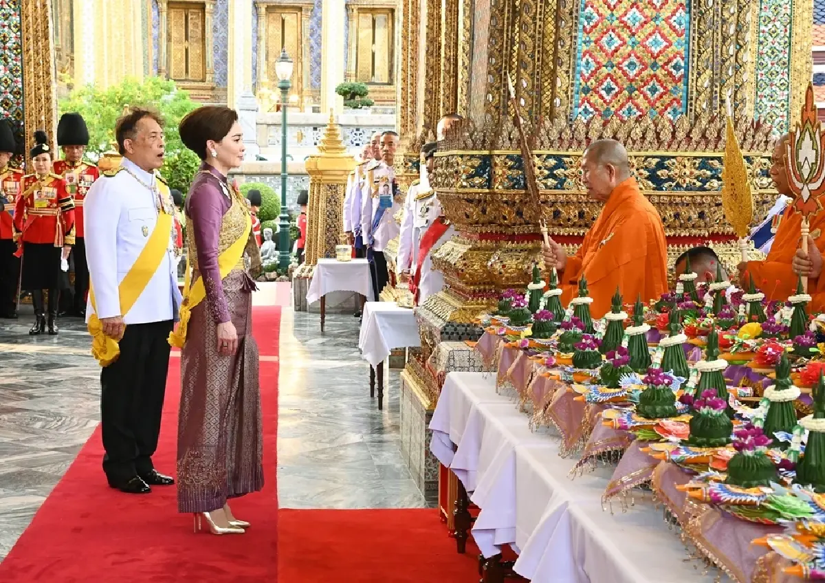ในหลวง-พระราชินี เสด็จฯ ไปในการพระราชพิธีมหามงคลเฉลิมพระชนมพรรษา 4 รอบ