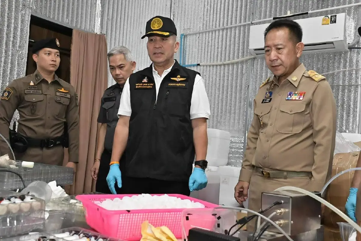 เบื้องหลัง ทลายโรงงานผลิตบุหรี่ไฟฟ้า ส่งขายทั่วประเทศ จับยึดของกลาง