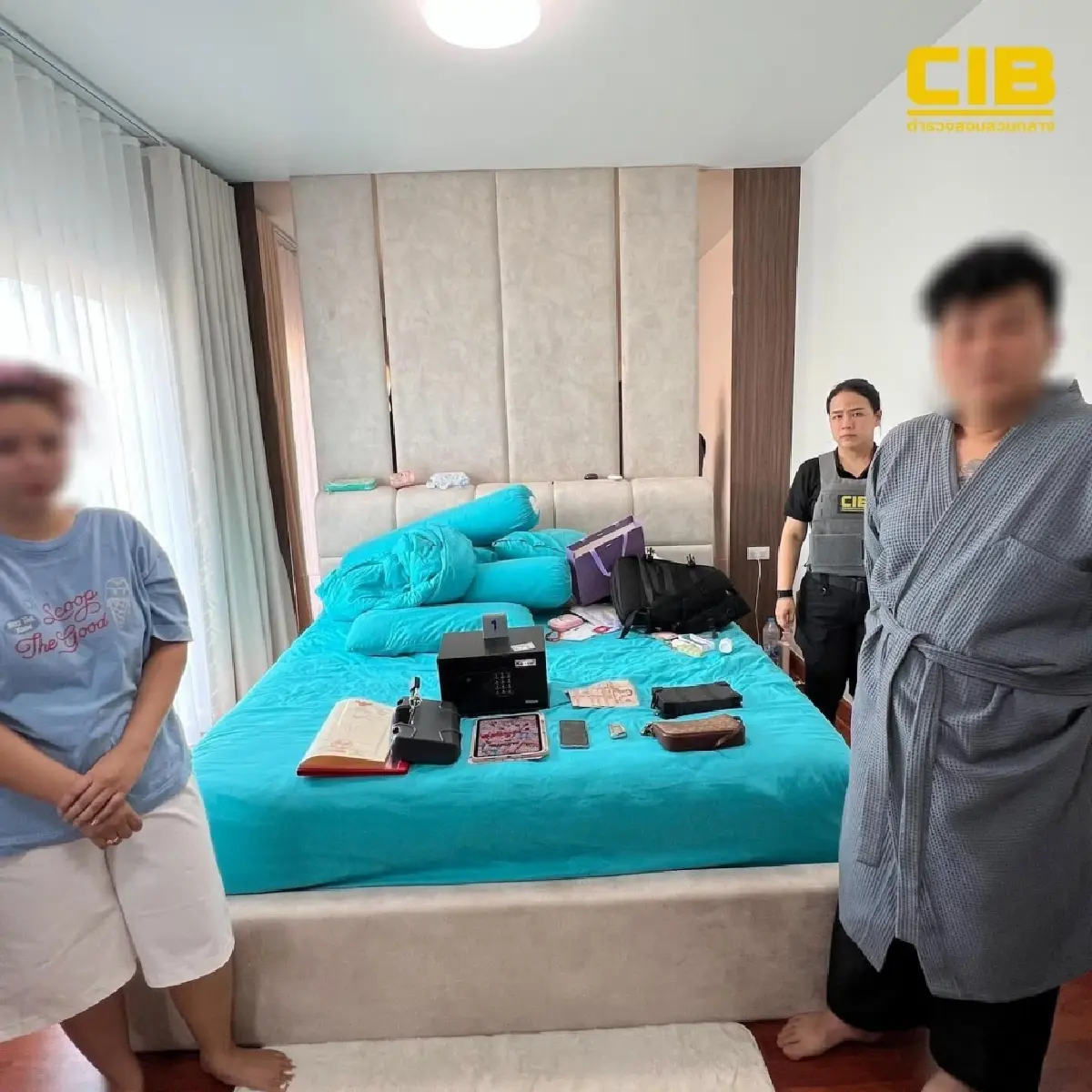 เบื้องหลัง ไทยหลอกไทยโอนเงิน บุกนนทบุรีจับ 2 ตัวการ ยึดทรัพย์ 8 ล้าน