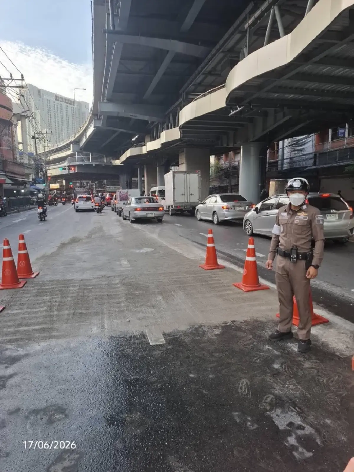 คืบหน้าล่าสุด ถนนทรุดตัว หน้าโลตัสบางกะปิ ปิดซ่อมซ้ำ รอปูนแห้ง