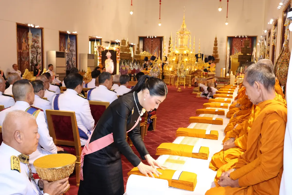 ในหลวง-พระราชินี เสด็จฯ ในการพระราชพิธีทรงบำเพ็ญพระราชกุศลปัณรสมวาร 15 วัน