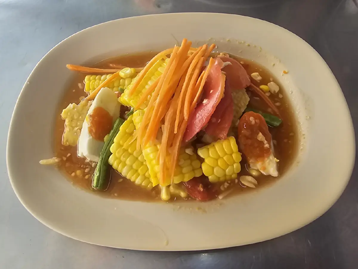 'เจ๊แดง สามย่าน' ตำนานร้านส้มตำมิชลินสตรีทฟู้ด  'คอหมูย่าง' นุ่มๆ