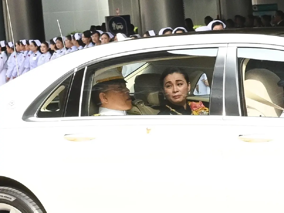 ในหลวง-พระราชินี เชิญพระศพ เจ้าฟ้าพัชรกิติยาภาฯ จากโรงพยาบาลจุฬาลงกรณ์ ไปยังพระบรมมหาราชวัง