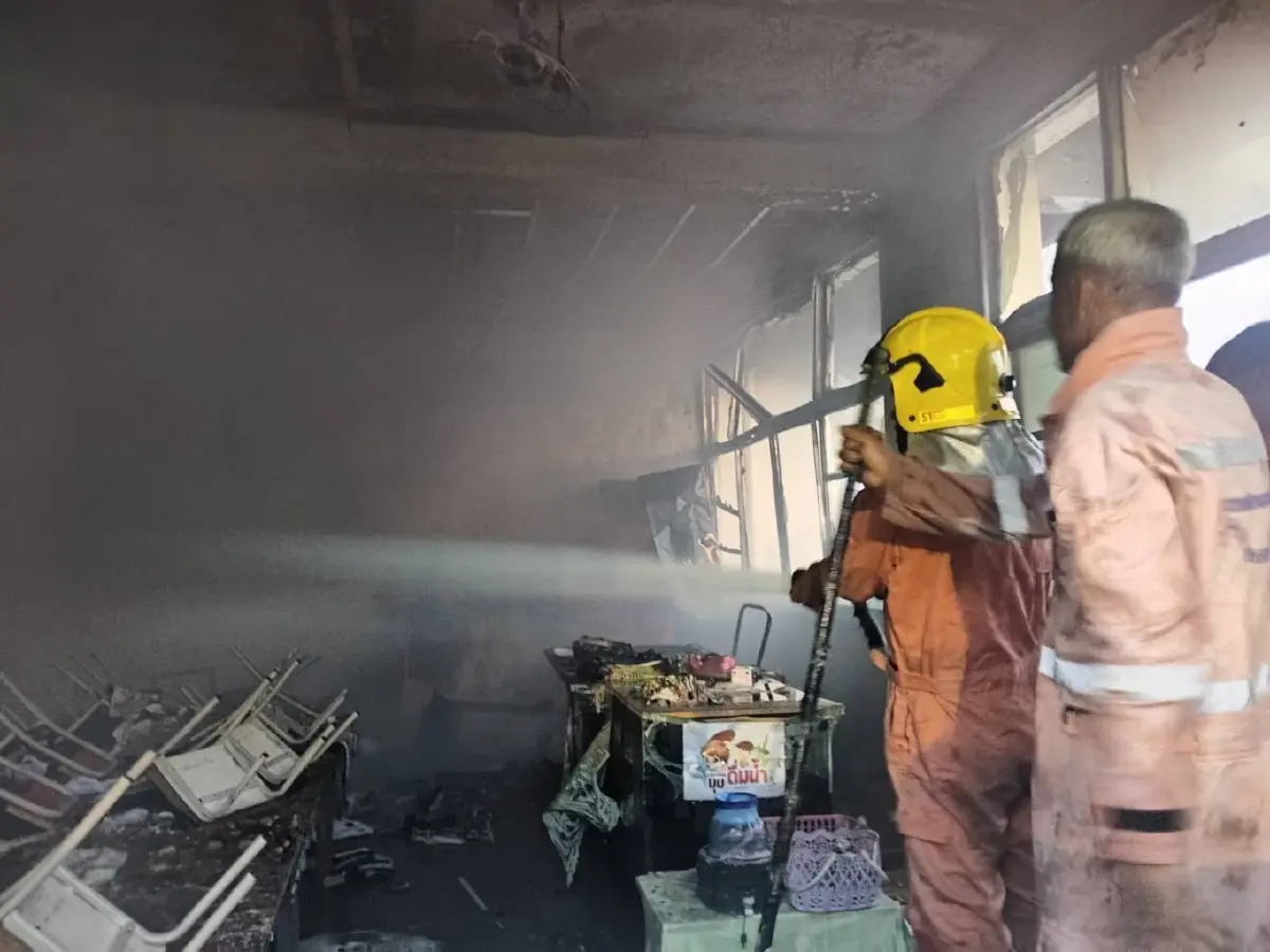 ด่วน! ไฟไหม้โรงเรียนดังนนทบุรี อาคารอนุบาลวอด เร่งคุมเพลิงวุ่น