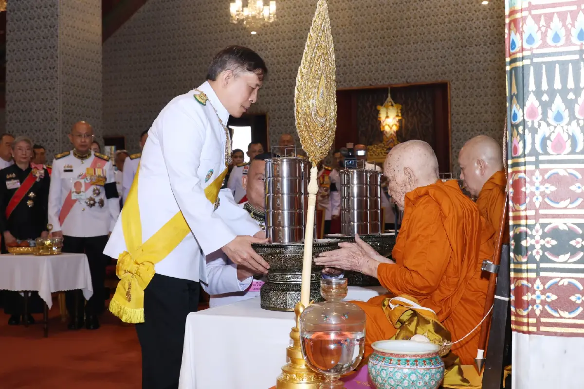 ในหลวง-พระราชินี เสด็จฯ ไปในการพระราชพิธีมหามงคลเฉลิมพระชนมพรรษา 4 รอบ