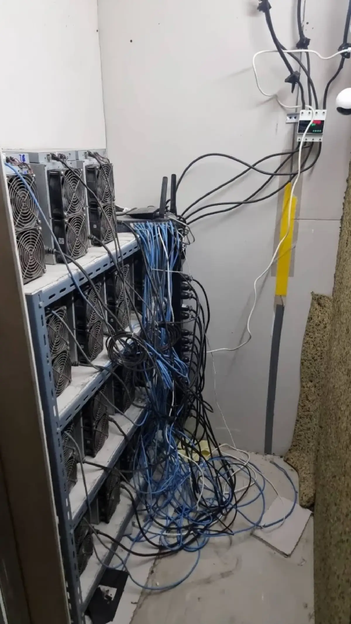ลุย! ขอนแก่น 4 จุด ลอบใช้ไฟฟ้าทำเหมืองเงินดิจิทัล Bitcoin