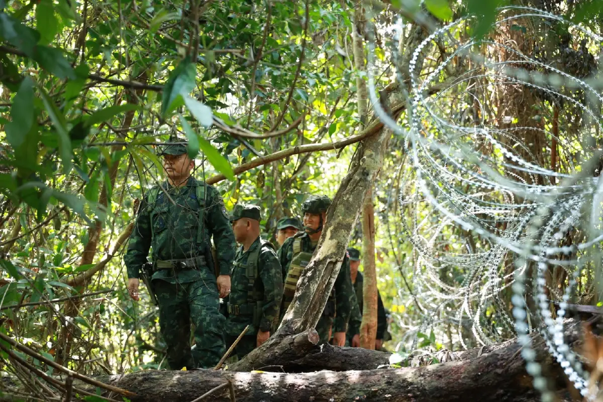 ย้ำความพร้อม! แม่ทัพภาคที่ 2 ตรวจแนวชายแดน ดูแลกำลังพลถึงแนวหน้า