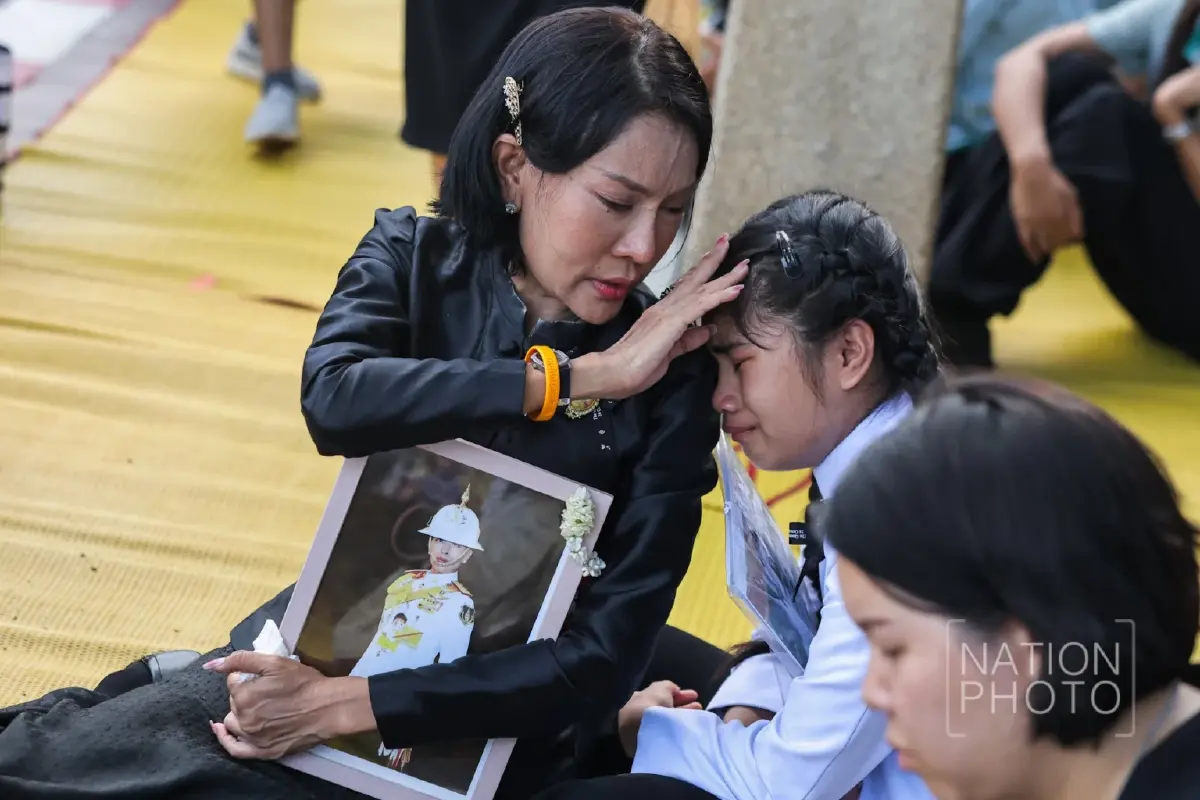 ในหลวง-พระราชินี เสด็จฯ นำขบวนเชิญพระศพ “เจ้าฟ้าพัชรกิติยาภาฯ” สู่พระบรมมหาราชวัง
