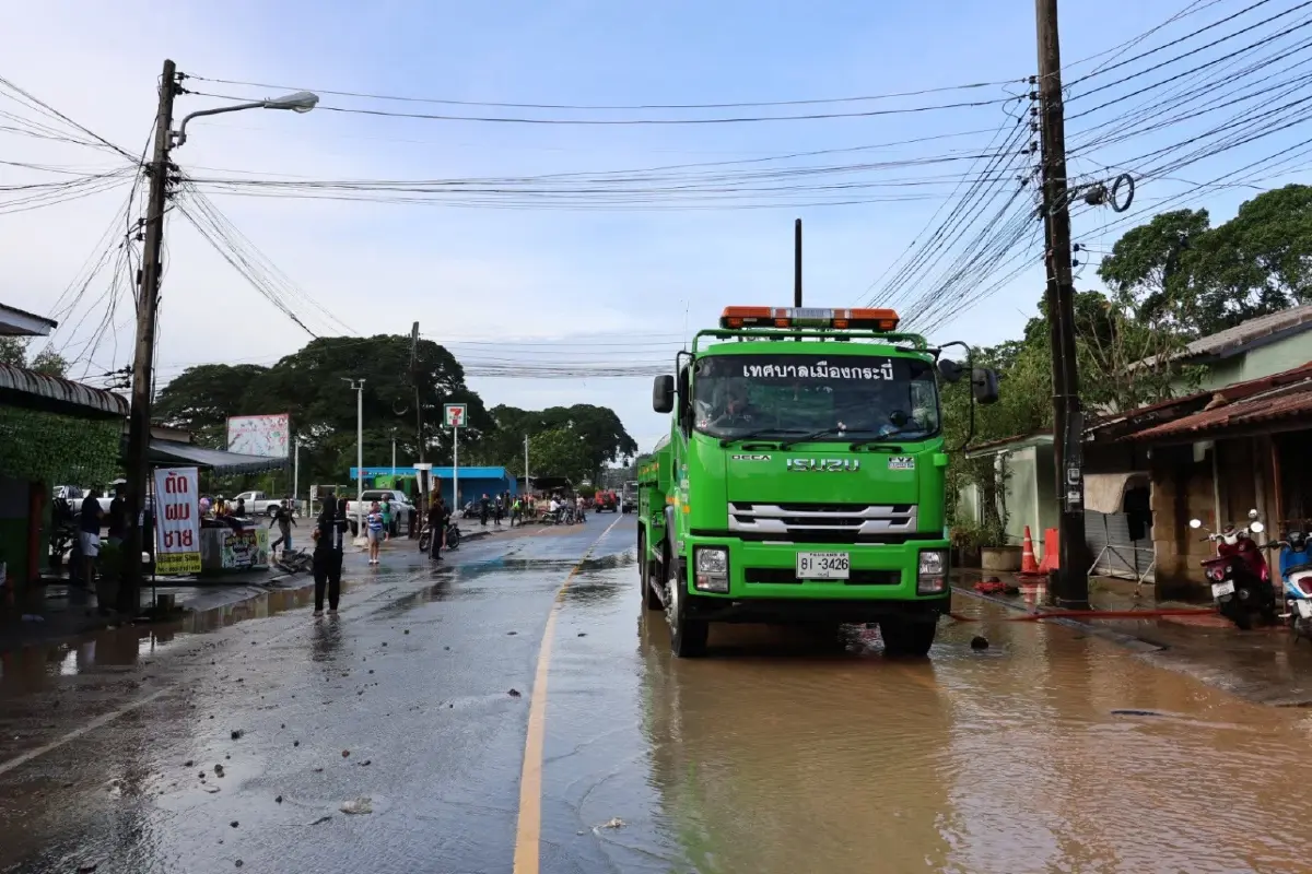 น้ำท่วมกระบี่ล่าสุด น้ำทะลัก 3 ชุมชน เปิดศูนย์พักพิง - ปิดโรงเรียน