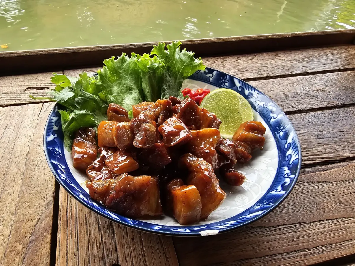 ‘กุ้งกะปิสะตอ’ อร่อยริมคลอง ต้องที่ร้าน ‘อาหารบ้านคุณเล็ก’