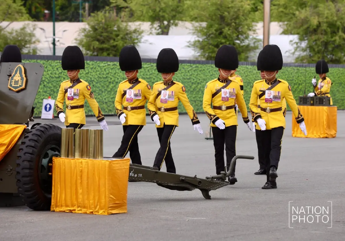ทบ. ยิงสลุตหลวง 21 นัด เฉลิมพระเกียรติ สมเด็จพระนางเจ้าฯ พระบรมราชินี