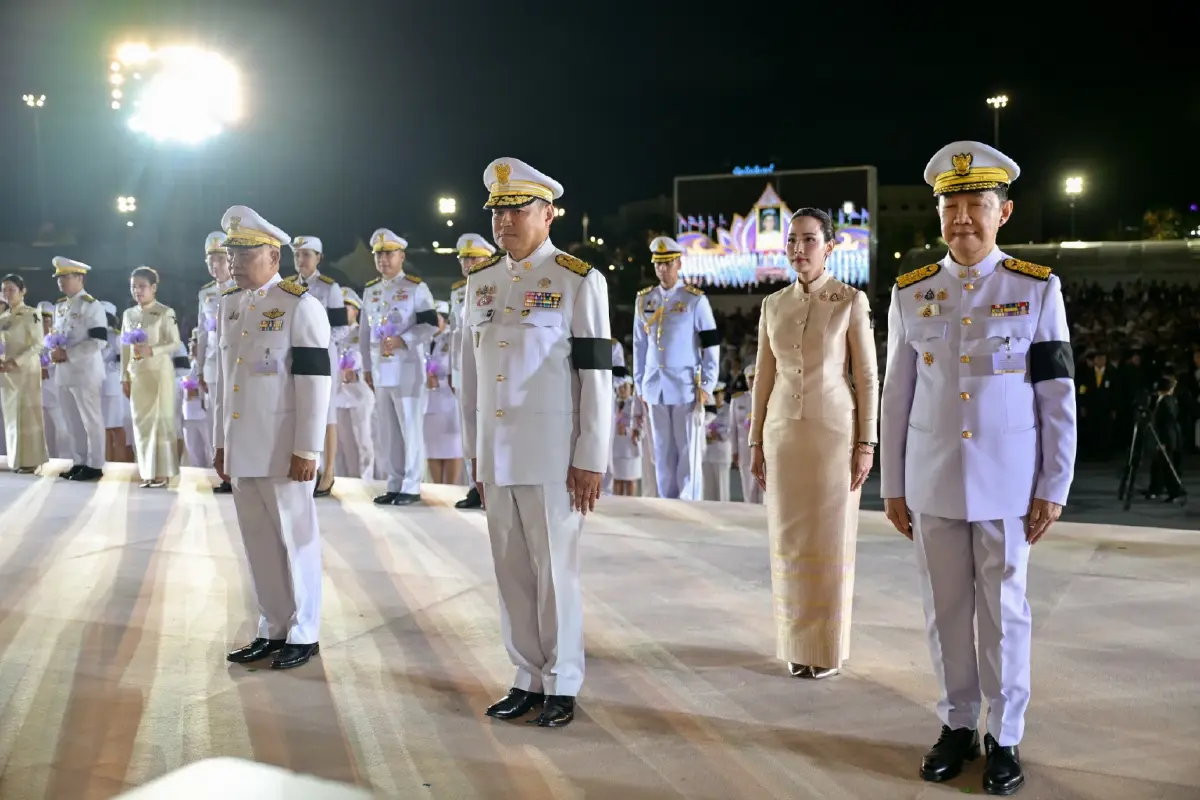นายกฯ นำจุดเทียนถวายพระพรชัยมงคล สมเด็จพระนางเจ้าฯ พระบรมราชินี เฉลิมพระชนมพรรษา 4 รอบ