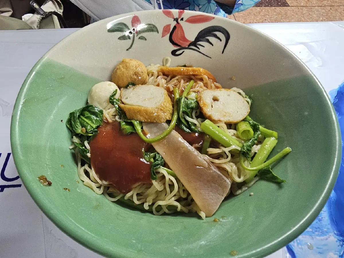 'โกวใหญ่' ก๋วยเตี๋ยวหมูต้มยำ เย็นตาโฟรสเด็ด แห่ง ลาดพร้าว-วังหิน