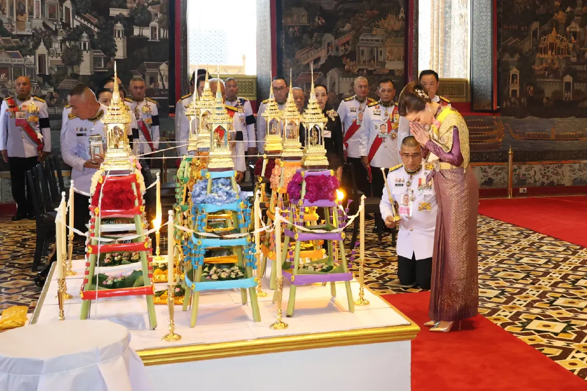 ในหลวง-พระราชินี เสด็จฯ ไปในการพระราชพิธีมหามงคลเฉลิมพระชนมพรรษา 4 รอบ